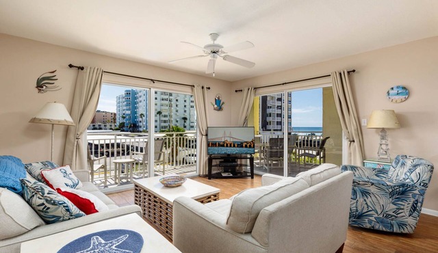 Beachside! Heated Pool/Spa, Sleeps 10, Balcony 101