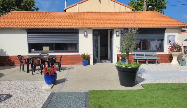 Beachside House with Garden, Parking, & Close to La Rochelle – Sleeps 6
