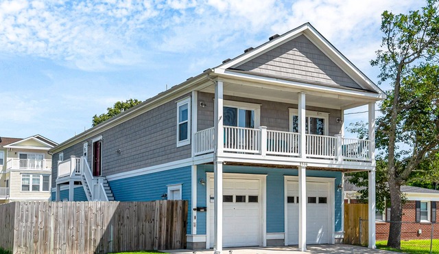 Beachside Home Fenced Yard Dogs Welcome