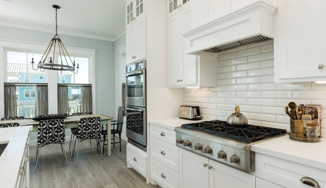 Beachside Home w/3 Decks, 2 Living Areas, Large Kitchen & Elevator