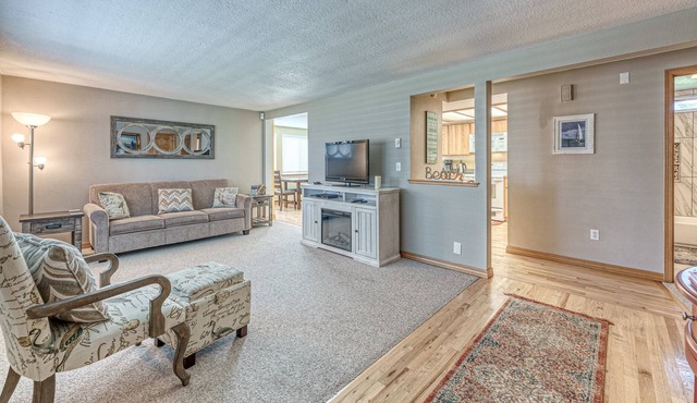 Beachside home with path to a secluded beach THIRD NIGHT FREE!