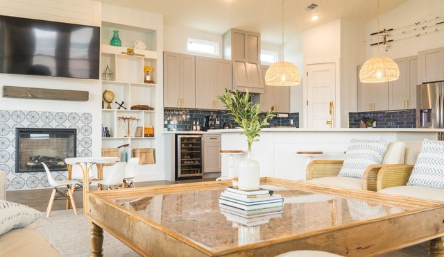Beachside, Luxury, Pool, Mini Golf, Arcades, EV, Bay and Ocean Views
