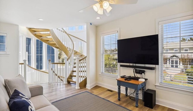 Beachside Luxury | Spacious 7BR | Chic Design