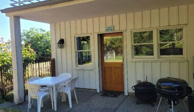 Beachside One Bedroom Apt on South Puget Sound