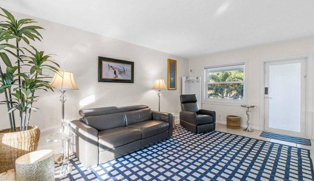 Beachside Paradise 2 blocks to BEACH-1 block 2 AVE