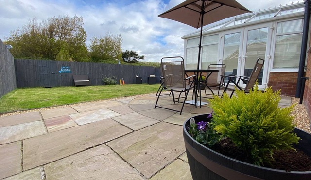 BEACHSIDE, pet friendly, with a garden in Prestatyn