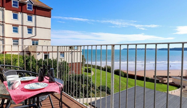BEACHSIDE, pet friendly, character holiday cottage in Paignton