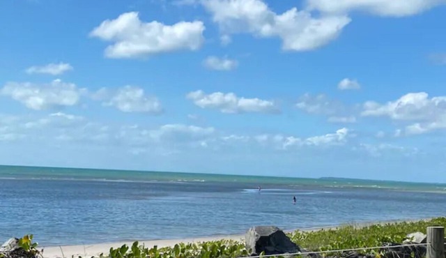 Beachside, Pet friendly, newly furnished air conditioned family holiday home