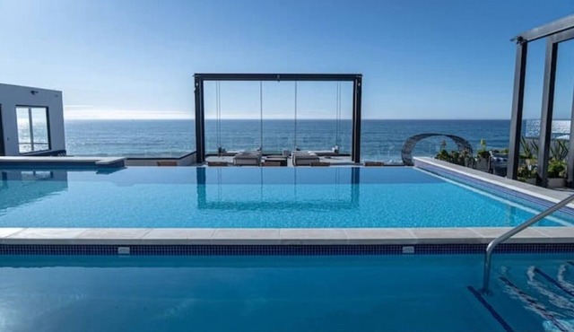 Beachside Premium Condo | Pool + Hot Tub Escape