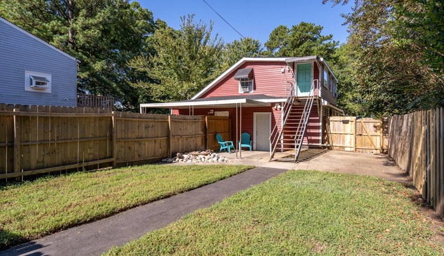 Beachside Retreat for 4 – Walk to Buckroe Beach!