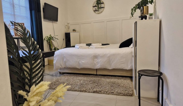 Beachside Retreat - Pets Ok - Free Parking