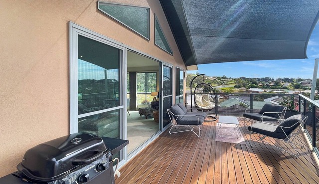 Beachside Retreat with Garage Parking