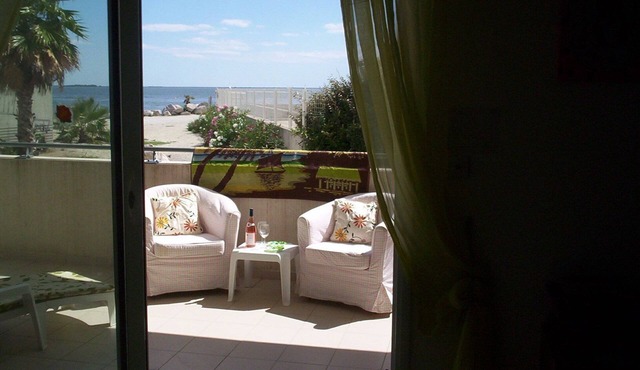 Beachside sea views, aircon, internet, modern, private parking