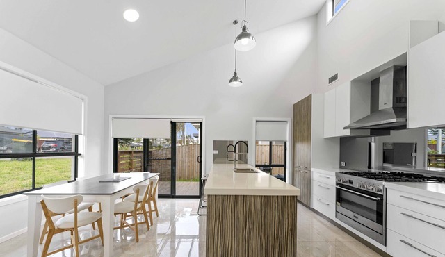 Beachside spacious home w/ 8 BR