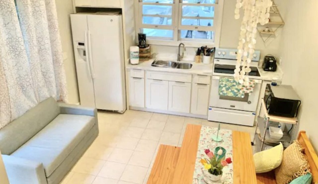 Beachside Studio in Kahala