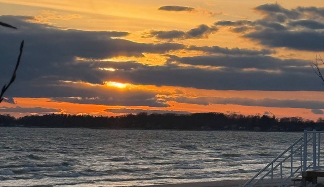 Beachside Sunset Cottage 1 Min Walk + Golf Cart