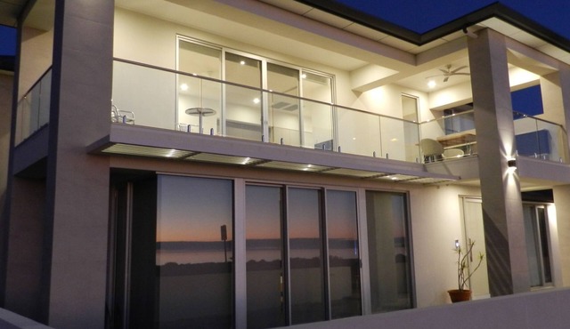 Beachside Sunset Vista Adelaide - couples getaway