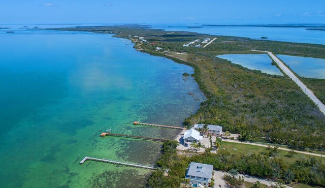 Beachside @ Torchview Waterfront Retreat