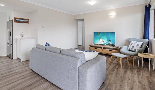 Beachside Unit in the Centre of Town