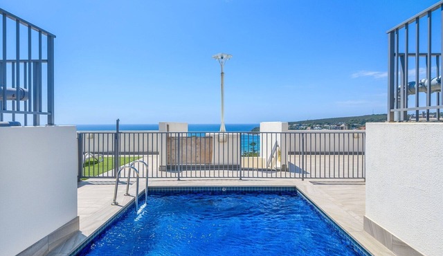 Beachside Unit in the Heart of Manly-Ocean Views