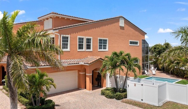Beachside AMAZING 5 bedroom 4.5 bath Private Pool Hot Tub Game Room 3,770sqft