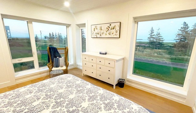 Beachside Vacation Home - 3 bedroom & Pet Friendly!