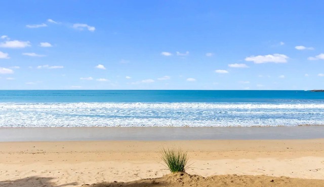 Beachside Villa - Free WIFI & Pets Welcome