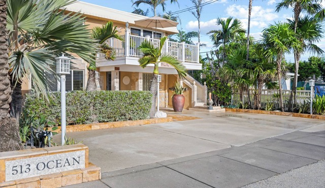 Beachside Villa - Ocean 100 Ft.