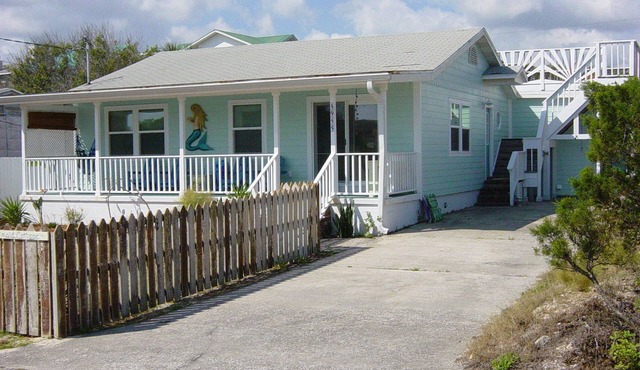 BeachsideCottge,easywalk2BestBeach,3bdrm2bth,UpperDeck,FreeWiFi,PetsWlcmFncdYrd