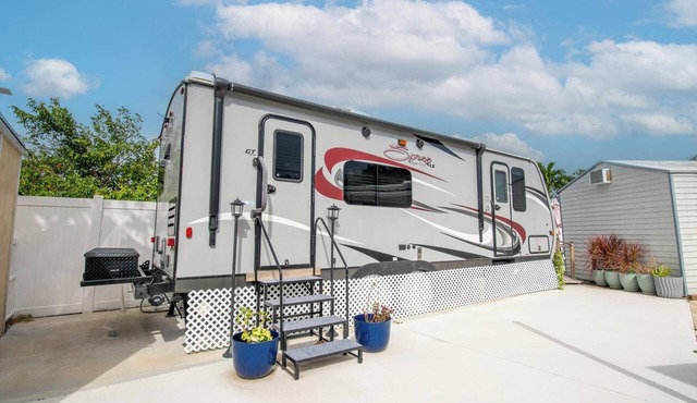 Beachtime! Charming 1-bedroom trailer w/WiFi & AC & Hotwater Jupiter/Tequesta