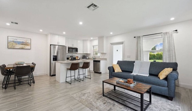 Beachtown Bliss 2mil to downtown