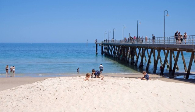 Beachtown Breeze A Coastal Gem in Glenelg East