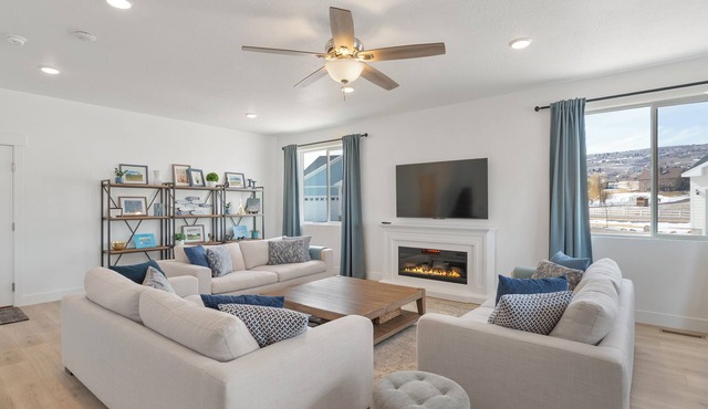 BeachVibe5 - Ideal Beach, 4BR, No cleaning fee & EV Plug