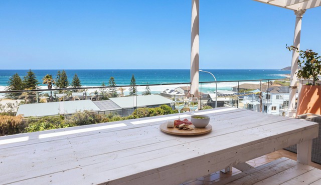 Beachview Curl Curl - the BEST views on Sydney’s beautiful Northern Beaches!