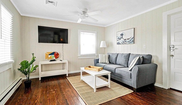 Beachwalk #2, 8 minute walk to the Beach!