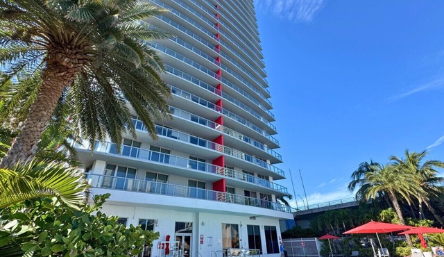 Beachwalk 2Bdr Apt Close to the Beach