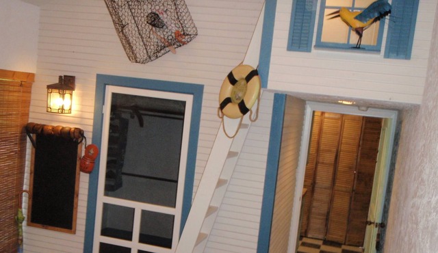 Beachwalk House Sleeps up to 10, just steps from Corpus Christi Beachwalk.