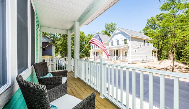 Beachwalk Resort - Golf Cart, Pool, Lake Access, & More