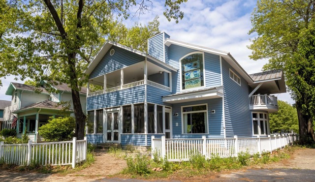 Beachwalk Resort home w/5 Suites, Fire Pit