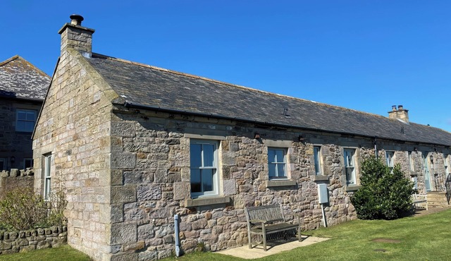 BEACHWARD, pet friendly, country holiday cottage in Embleton