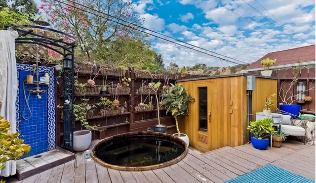 Beachwood Cabin Spa with Sauna and Hot Tubn