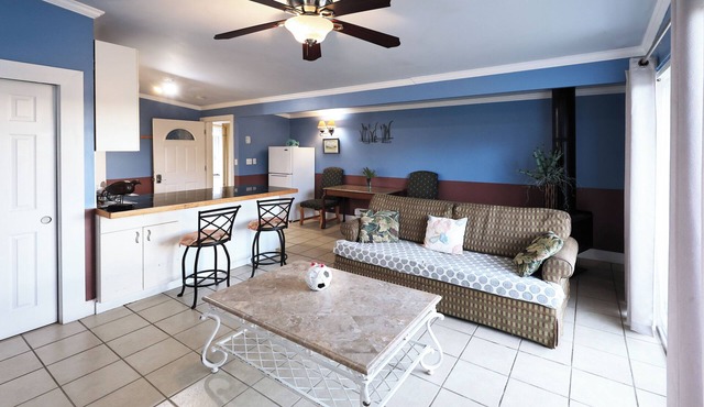 Beachwood Condos& Resort, Ocean Side Condo with 1 King Bed & Kitchen near beach
