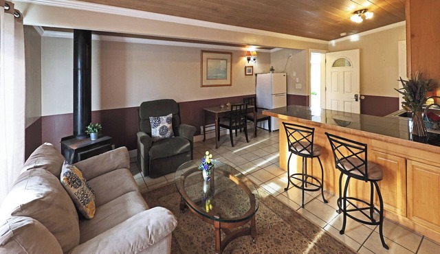 Beachwood Condos& Resort Ocean Side Condo with 2 Queen Beds & Kitchen near beach