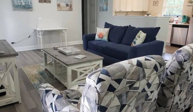 Beachwoods Cottage: Quiet Woods & Exciting Beaches