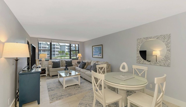 Beachy 1 bedroom/1 bath unit - Fully equipped for your beach vacation!