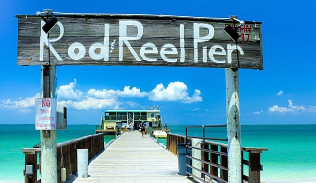 Beachy 3BR/3BA Pool Home ⚓ small office ⚓ Close to Manatee River and Downtown