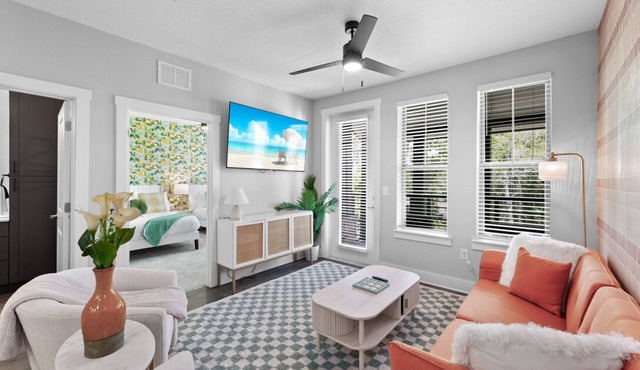 Beachy Bliss: Elegant 2BR/2BA with Pool & Gym