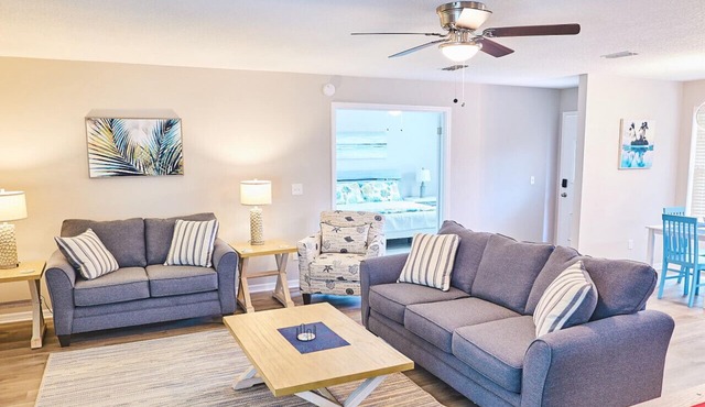 Beachy Bungalow: 3BR Home w/Billiards/grill!