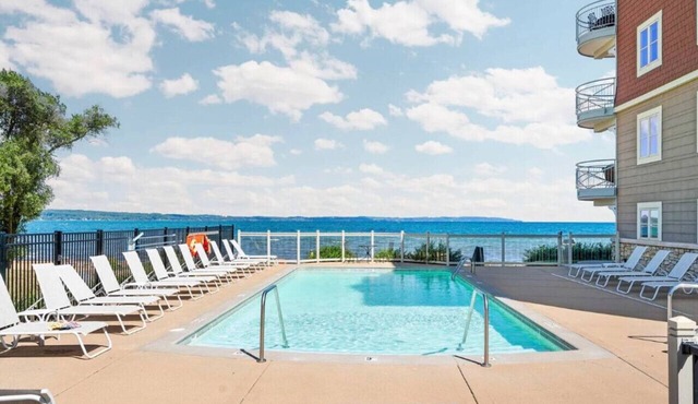 Beachy Condo with Pool & Hot Tub