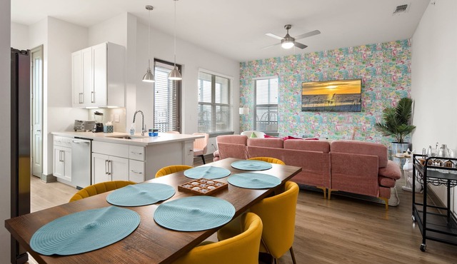 Beachy Dream 3BR/2BA w./Pool, Gym, and Theater